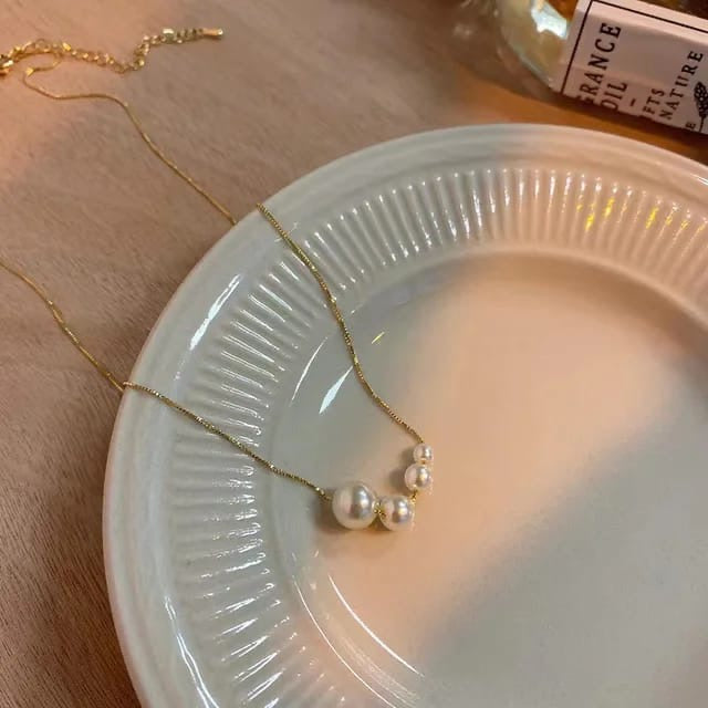 Elegant Four Pearl Pendant Minimal Thin Snake-chain