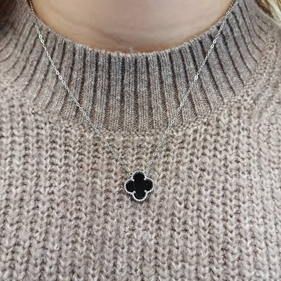 Vancleef & Arpels Alhambra Pendant