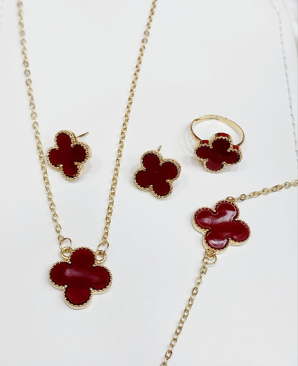 Elegant Four-Leaf Clover Jewelry Set