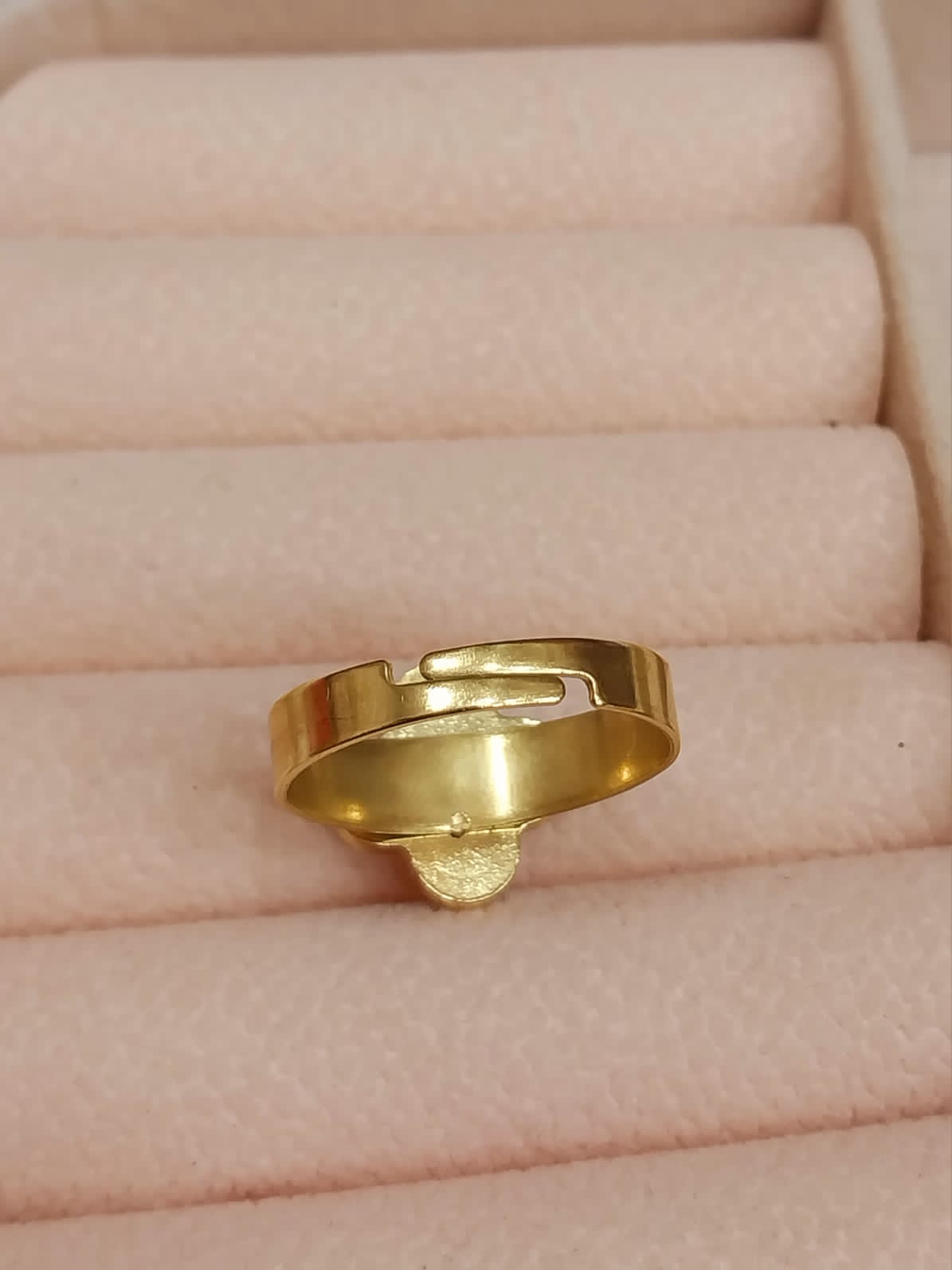 Vancleef Four Leaf Clover Ring