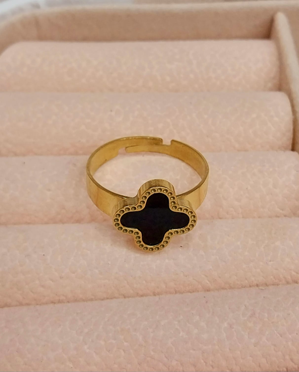 Vancleef Four Leaf Clover Ring